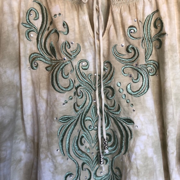 Dress Barn - cute boho style top green and white tie dye, scoop neck with tie - Picture 6 of 9